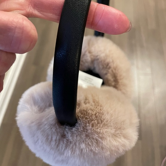 Cozy light brown earmuffs with leather accents. - Picture 4 of 10